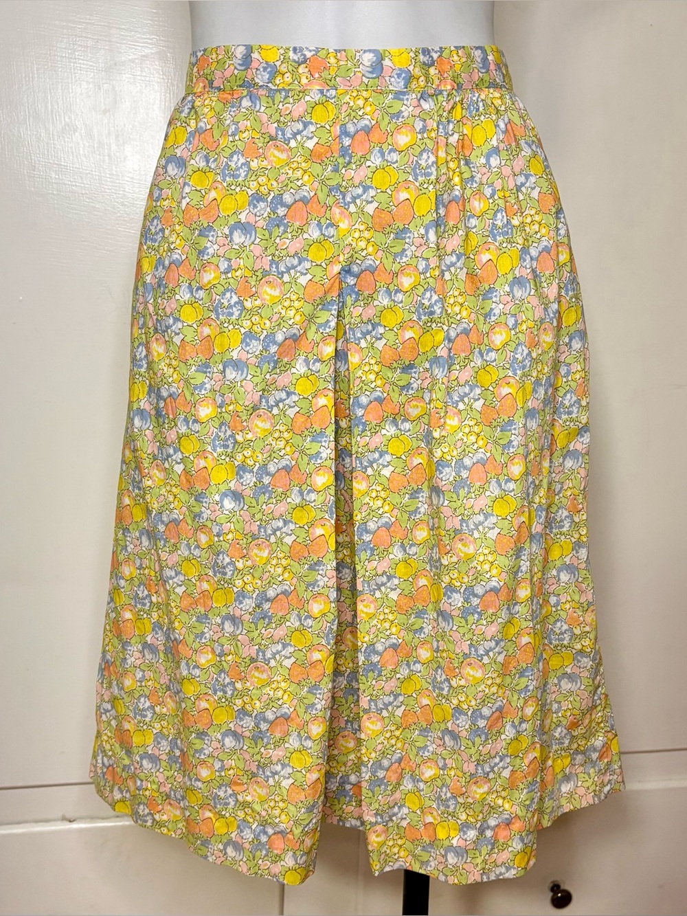 Vintage 70s Handmade Fruit Print Inverted Pleat Front Cotton Knee Length Skirt